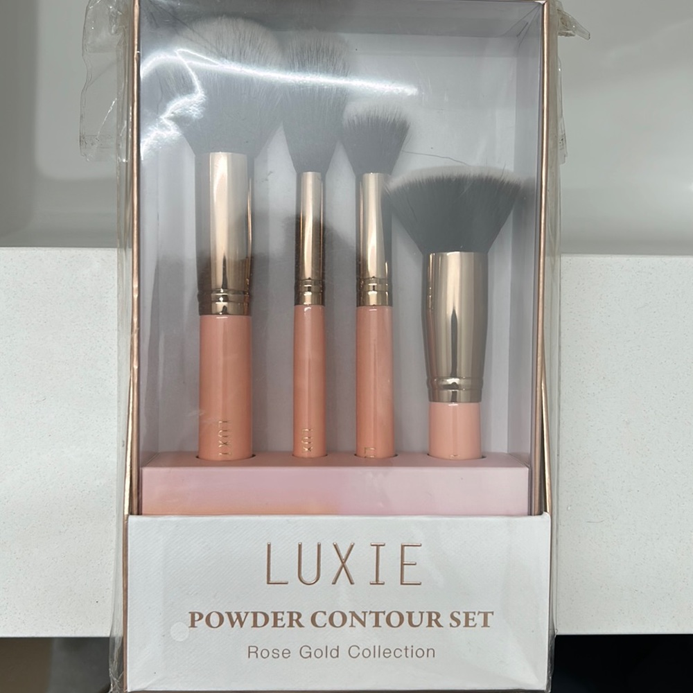 Brand New LUXIE Powder Contour Set